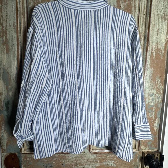 Women’s White Stag Blue And White Striped XL Button Down Top Crinkle Material - Picture 5 of 8
